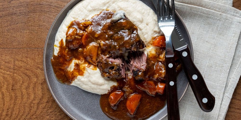 https://www.suvie.com/_next/image/?url=https%3A%2F%2Fsuvie-content.s3.amazonaws.com%2FGarlic_Braised_Short_Rib_7e8be4e004.jpg&w=3840&q=100